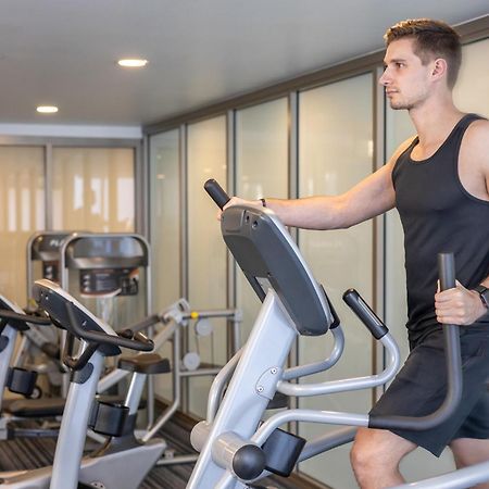 Meriton Suites North Ryde Сидни Екстериор снимка A man using an elliptical trainer