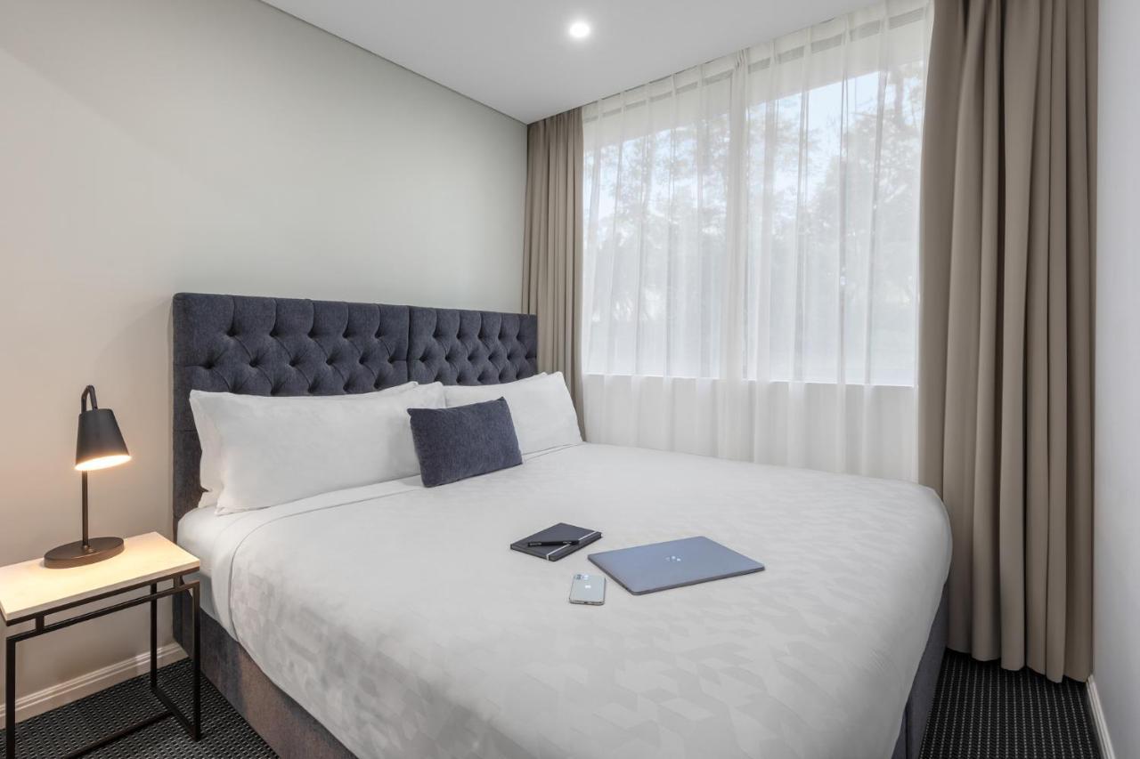Meriton Suites North Ryde Сидни Екстериор снимка A bedroom at the hotel