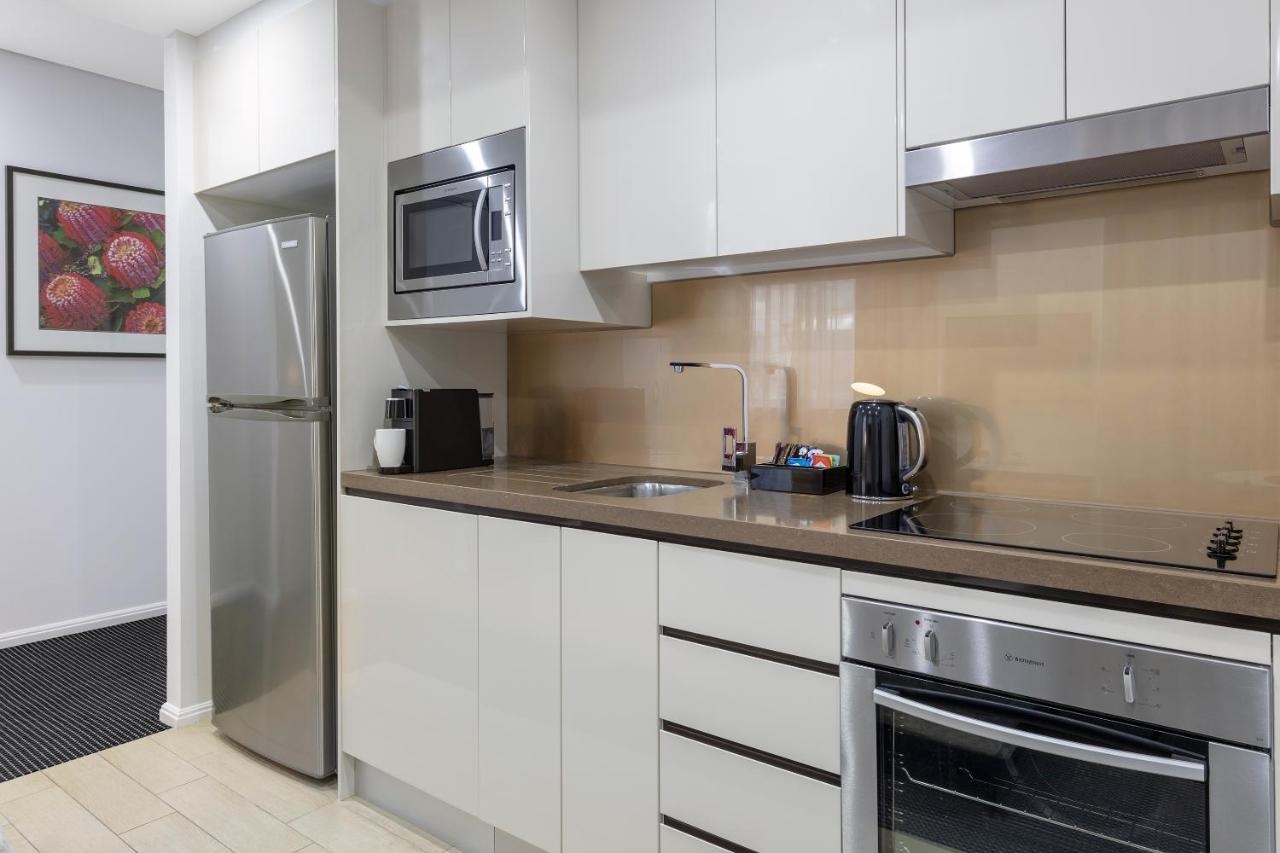 Meriton Suites North Ryde Сидни Екстериор снимка A typical kitchen in a serviced apartment