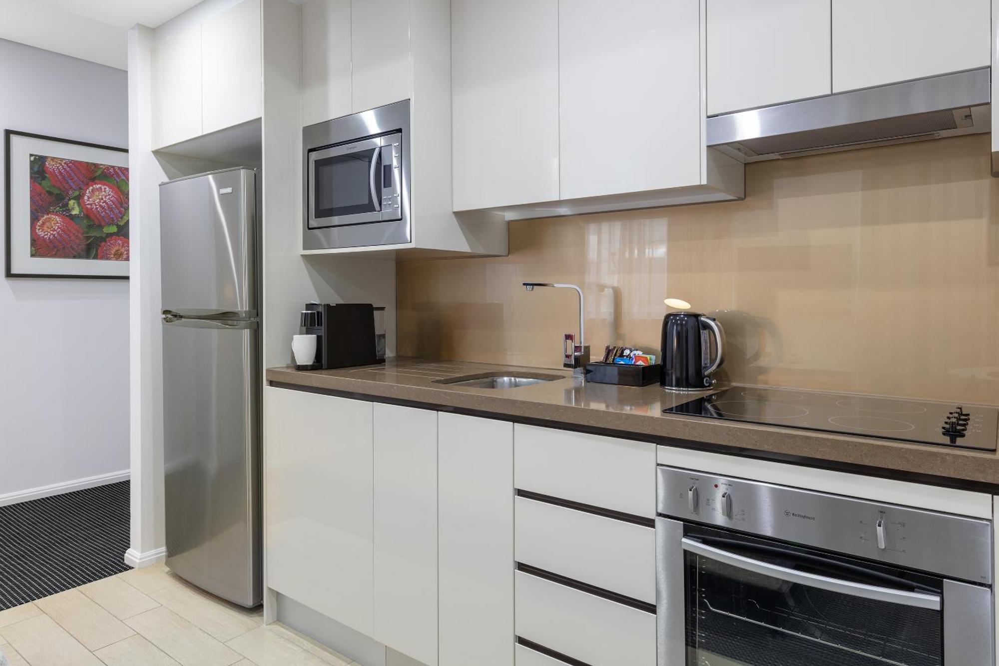 Meriton Suites North Ryde Сидни Екстериор снимка A typical kitchen in a serviced apartment